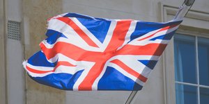 Eine britische Fahne weht im Wind