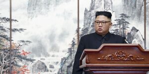 Kim Jong Un am Rednerpult