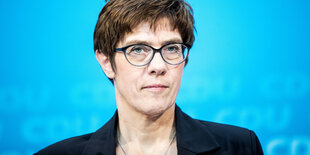 Annegret Kramp-Karrenbauer, Generalsekretärin der CDU, spricht bei einem Statement im Konrad Adenauer Haus