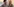 Szene aus "Maniac": Owen (Jonah Hill) und Annie (Emma Watson) stehen gleich gekleidet nebeneinander