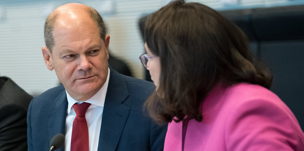 Vizekanzler und Finanzminister Olaf Scholz im Gespräch mit SPD-Chefin Andrea Nahles