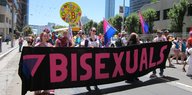 Eine Gruppe von BisexualitätaktivistInnen auf der San Francisco Pride.
