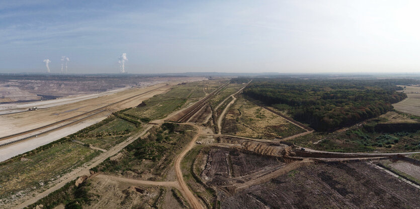 Blick auf den Tagebau und den Hambacher Forst