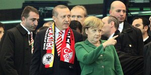 Recep Tayyip Erdoğan und Angela Merkel auf der Zuschauertribüne