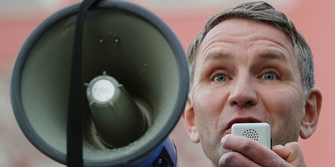 Björn Höcke mit Megafon