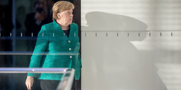 Merkel und Seehofer sitzen nebeneinander