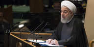 Ruhani spricht am Rednerpult der Vereinten Nationen