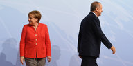 Recep Tayyip Erdogan läuft an Angela Merkel vorbei