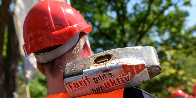 Ein Mann beim Arbeitskampf