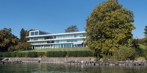 UEFAHauptquartier in Nyon, idylisch gelegen am Wasser