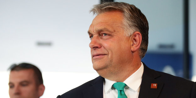 Victor Orban schaut nach links