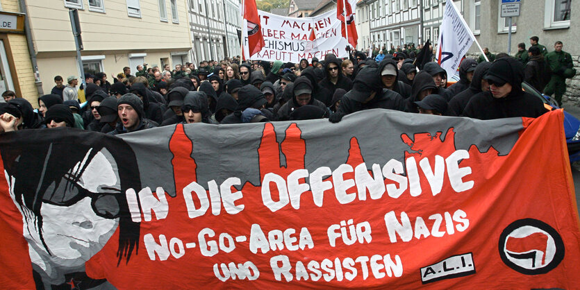 Der Schwarze Block eines Demonstrationszugs in Göttingen.