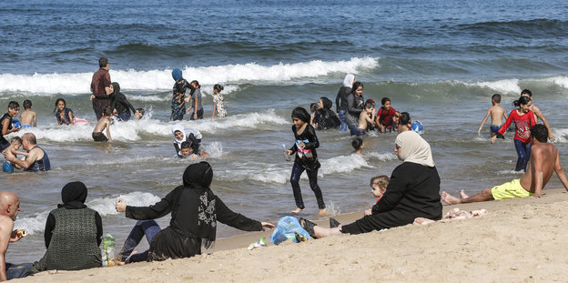 Syrische Flüchtlinge am Strand in Beirut