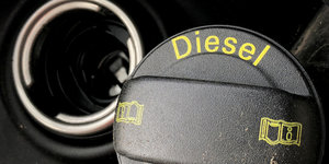 Der Tankdeckel eines Dieselfahrzeugs