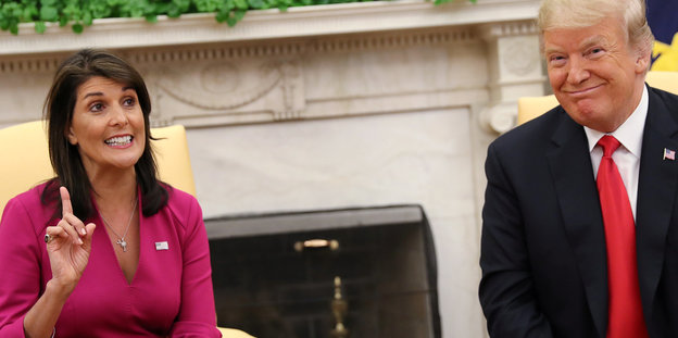 Die UN-Botschafterin der USA, Nikki Haley, und US-Präsident Trump geben Haleys Rücktritt bekannt