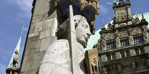 Die mittelalterliche Rolandstatue auf dem Marktplatz