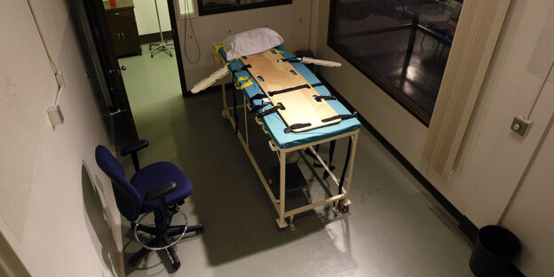Ein Raum mit Liege, in dem die Todesstrafe durchgeführt wird