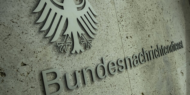 «Bundesnachrichtendienst» steht am in Berlin auf der Fassade der neuen Zentrale des Bundesnachrichtendienstes