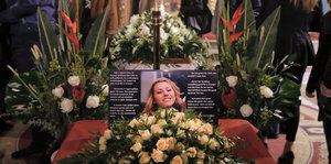 Blumenkranz auf der Beerdigung der ermordetetn Journalistin Viktoria Marinova.