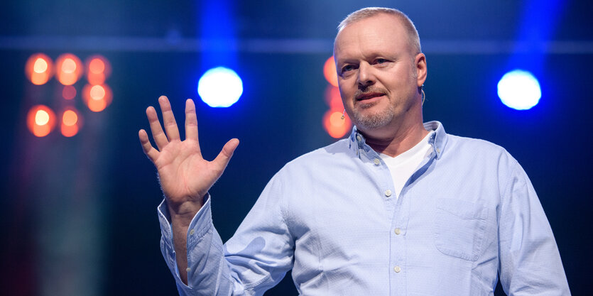 Stefan Raab bei einer Konferenzeröffnung