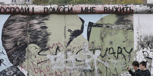 Bruderkuss als Graffito auf der Berliner Mauer