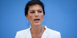 Sahra Wagenknecht, Vorsitzende der Bundestagsfraktion der Partei Die Linke stellt in der Bundespressekonferenz offiziell die Bewegung «Aufstehen» vor