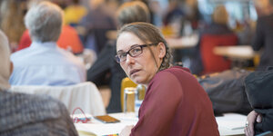 Linken-Politikerin Karen Larisch bei einer Tagung in Güstrow