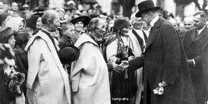 Historische Aufnahme: Präsident Tomáš Masaryk bei der Begrüßung in Hodonin