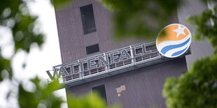 Vattenfall Logo auf dem Gebäude des Heizkraftwerks