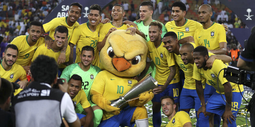 Jubelnde brasilianische Spieler in Riad