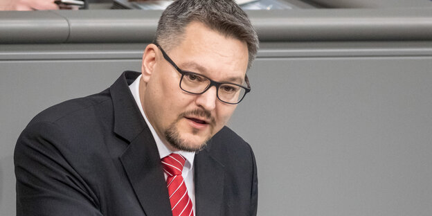 AfD-Abgeordneter Stefan Keuter spricht im Bundestag