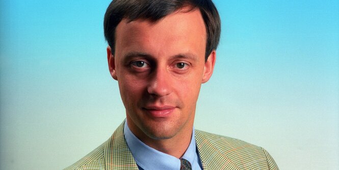 Ein junger Friedrich Merz lächelt