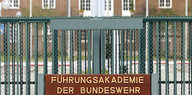 Eingang zur Führungsakademie der Bundeswehr