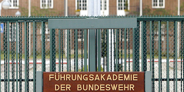 Eingang zur Führungsakademie der Bundeswehr