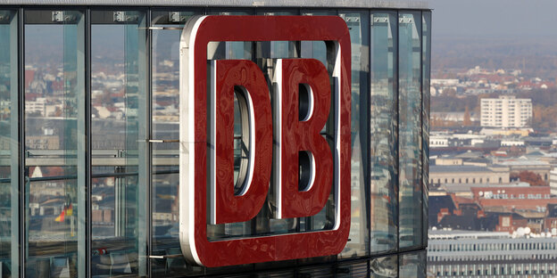 DB-Schild in Berlin