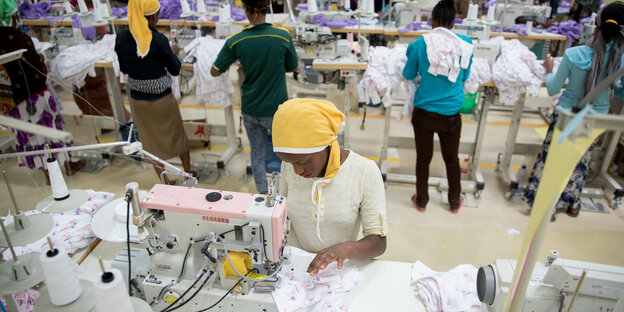 Arbeiterinnen in einer Textilfabrik in Äthiopien