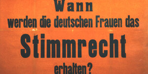 Auf einem Plakat steht: Wann werden die deutschen Frauen das Stimmrecht erhalten? Auf einem Plakat steht: Wann werden die deutschen Frauen das Stimmrecht erhalten?