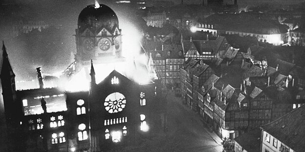 Hannovers Synagoge in Flammen am 10. November 1938