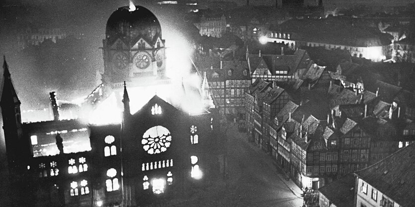 Hannovers Synagoge in Flammen am 10. November 1938