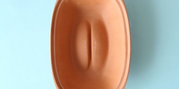 Eine Brotdose in Form einer Vulva ohne Klitoris
