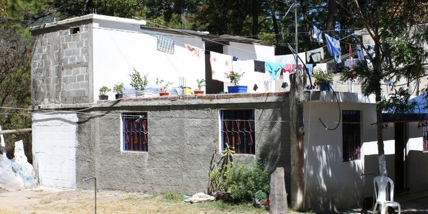Ein weißes Ziegelhaus in Guatemala Ein weißes Ziegelhaus in Guatemala