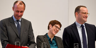 Erste CDU-Regionalkonferenz mit den Kandidaten für den CDU-Vorsitz: Ex-Unionsfraktionschef Friedrich Merz (alle CDU,l-r), Generalsekretärin Annegret Kramp-Karrenbauer und Gesundheitsminister Jens Spahn