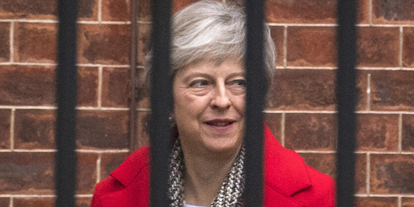 Theresa May hinter Zaunstäben