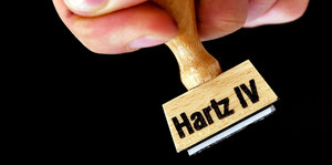 Stempel mit Hartz-IV-Aufschrift