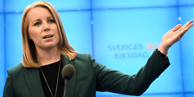 Annie Lööf, Vorsitzende der schwedischen Zentrumspartei, spricht bei einer Pressekonferenz in Stockholm