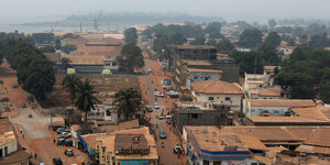Aus der Luft ist die Stadt Bangui in Zentralafrika zu sehen