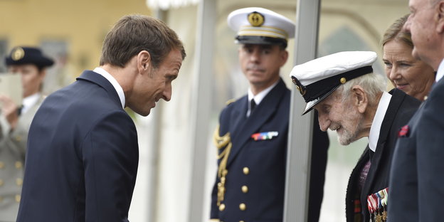 Der französische Präsident Emmanuel Macron bei einem Besuch in Kopenhagen zu Ehren gefallener Soldaten