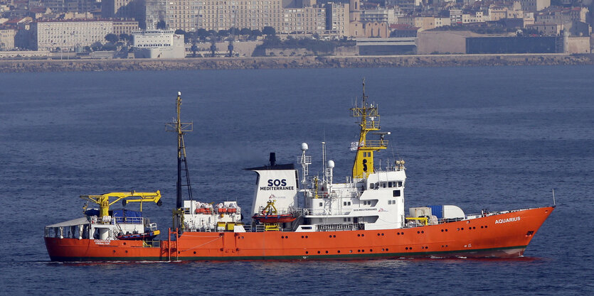 Schiff "Aquarius" im Meer vor Marseille