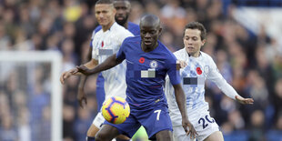 N'Golo Kante und zwei andere Fußballspieler