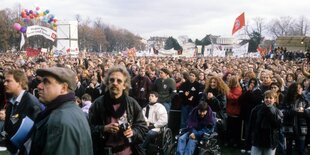 Demonstration unter dem Motto „Grundrechte verteidigen, Flüchtlinge schützen, Rassismus bekämpfen“ in Bonn 1992